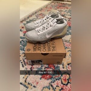 Nike Air Vapormax size 7